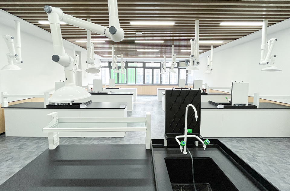 Jinqiu International - Physics and Biochemistry Laboratories