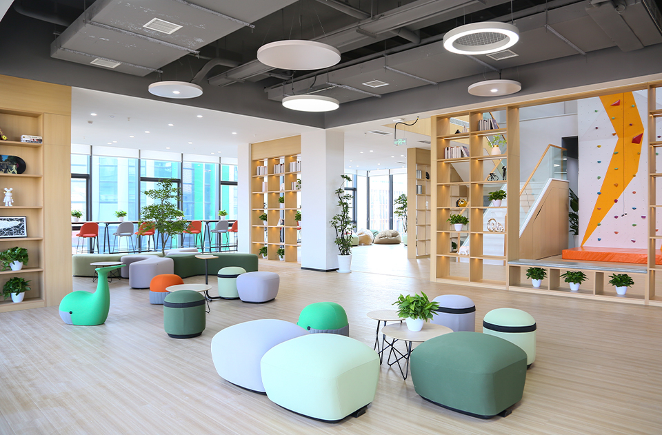 Jinqiu International - Group Discussion Area